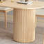 Ensemble de table à manger moderne et simple en bois massif.-107242680