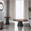 Table de bout de style contemporain avec plateau à motif de parquet et base cylindrique, parfaite pour les salons modernes