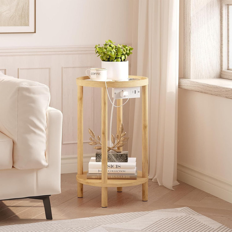 Table de bout en bambou à 2 niveaux avec station de charge, table d'appoint ronde compacte avec prise CA et ports USB pour le salon et la chambre à coucher, assemblage facile