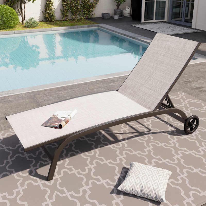 Chaise longue simple avec roulettes 66,93 po Crescentino, Beige