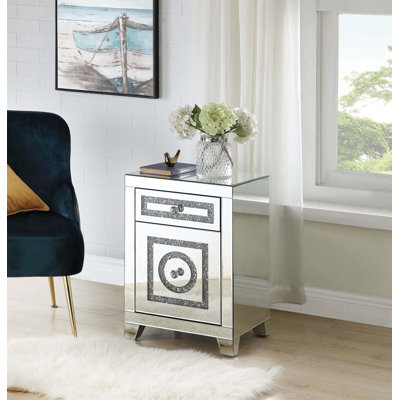 Nissy 18'' W Nightstand