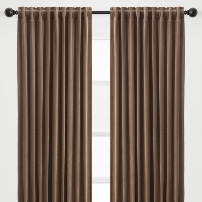 Rideaux obscurcissants en velours Mondragon, L 52 po x L 63 po, Taupe