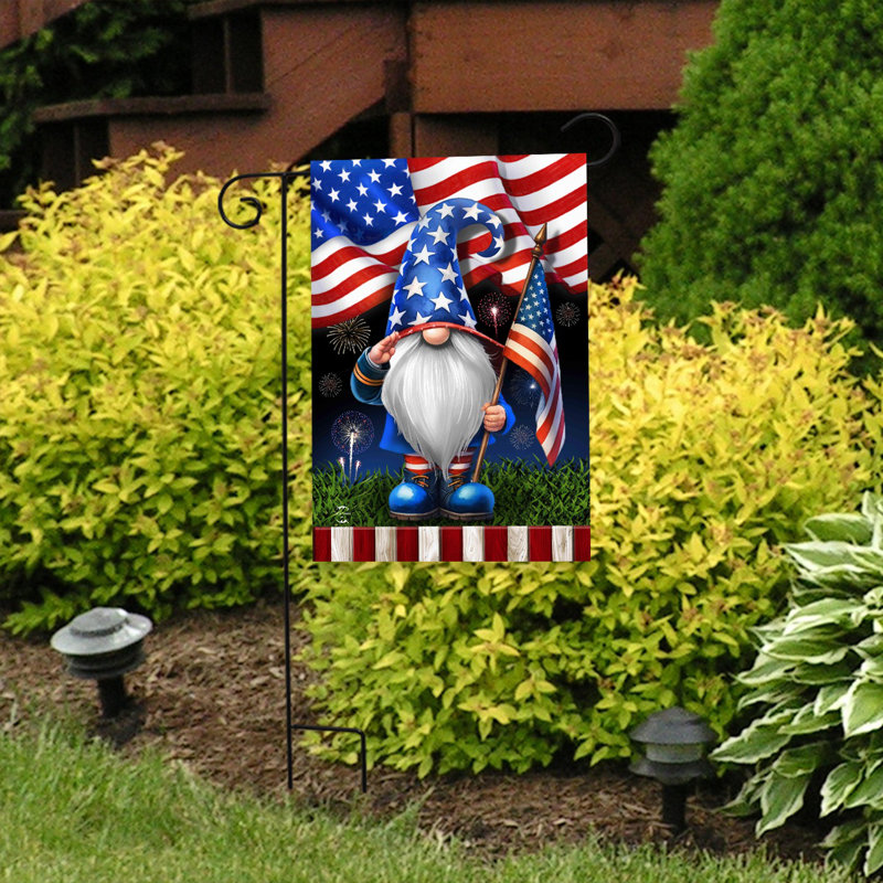Drapeau de jardin saluant gnome