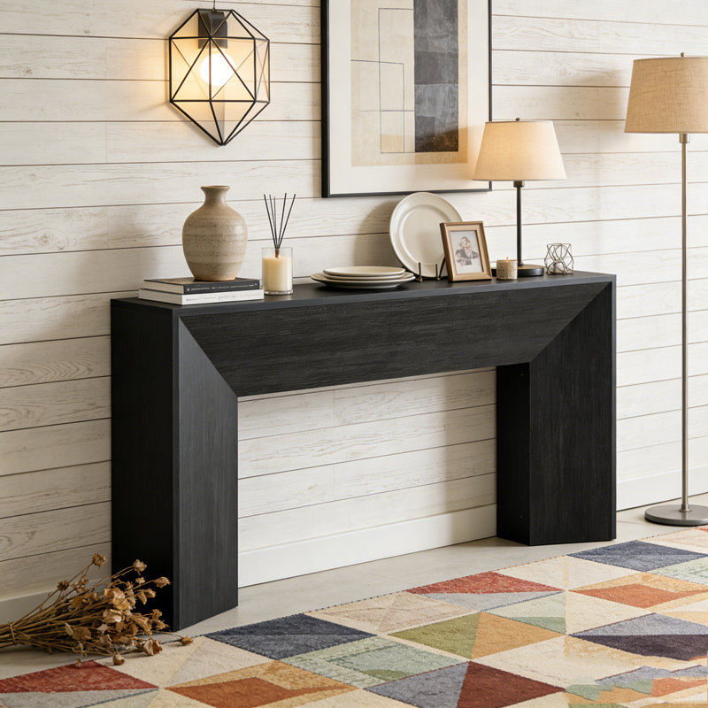 Console en bois avec canapé et couloir