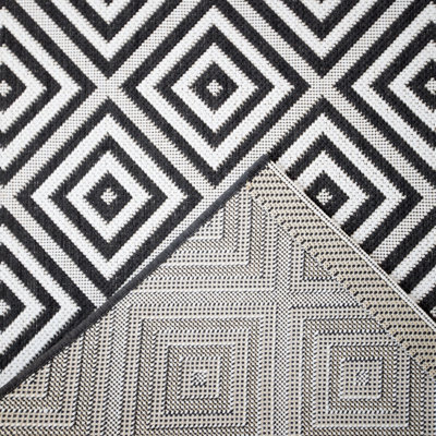 Tapis intérieur / extérieur noir / blanc à motif géométrique Ammons