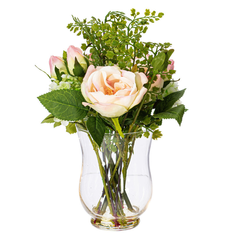 Arrangement floral de roses dans un vase