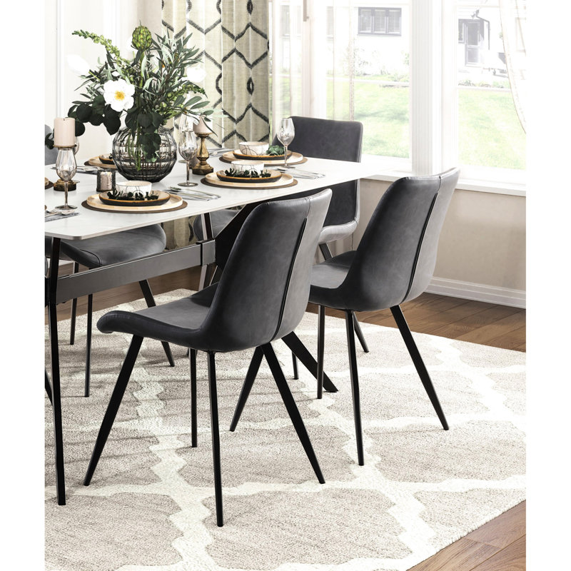 Salle à manger moderne 5 pièces avec plateau en pierre frittée, chaises rembourrées grises, pieds en métal noir, plateau de table au style tendance