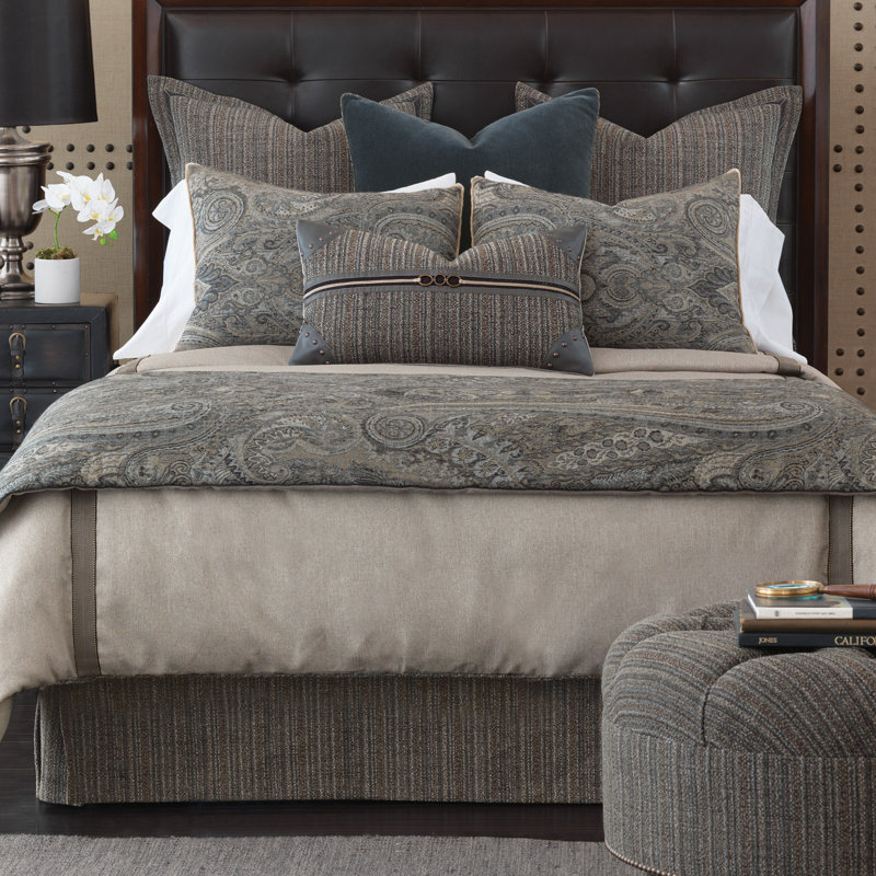 Reign Traditional Polyester Comforter, Button-Tufted, Queen Comforter