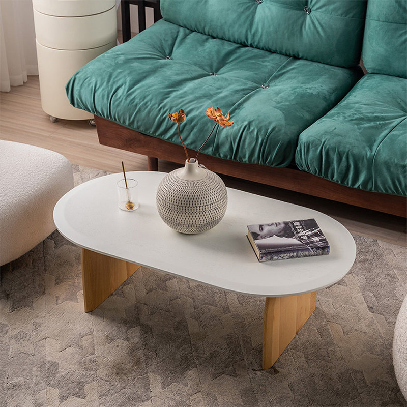 Table basse blanche en bois massif ovale