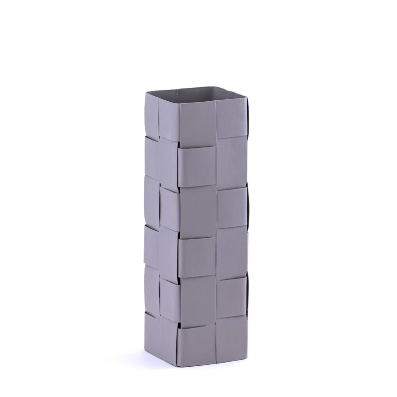 Vase en métal gris fer tissé, H 14 po x l 4,5 po x P 4,5 po