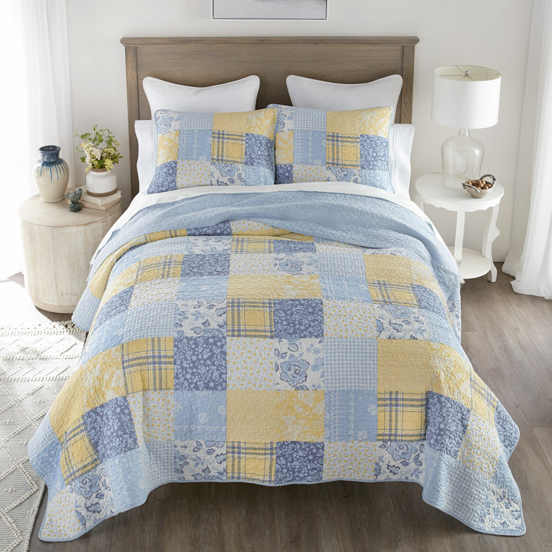 Donna Sharp Spring Flowers 2pc Cotton Quilted Twin Bedding Set Set