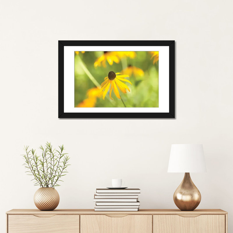 « susan study i », reproduction de photo sur toile, Papier d'art encadré noir, H 24 po x l 32 po x P 1 po, Blanc