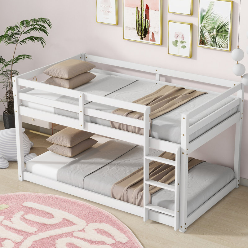 Lit mezzanine simple en bois et caoutchouc blanc massif. Solide et stable. Maximisez la capacité de rangement de votre chambre à coucher. Assemblage sans effort. Extra dans la chambre à coucher. Installation simple