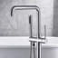Robinet de baignoire autoportant avec douche à main au fini chromé et fabrication en métal