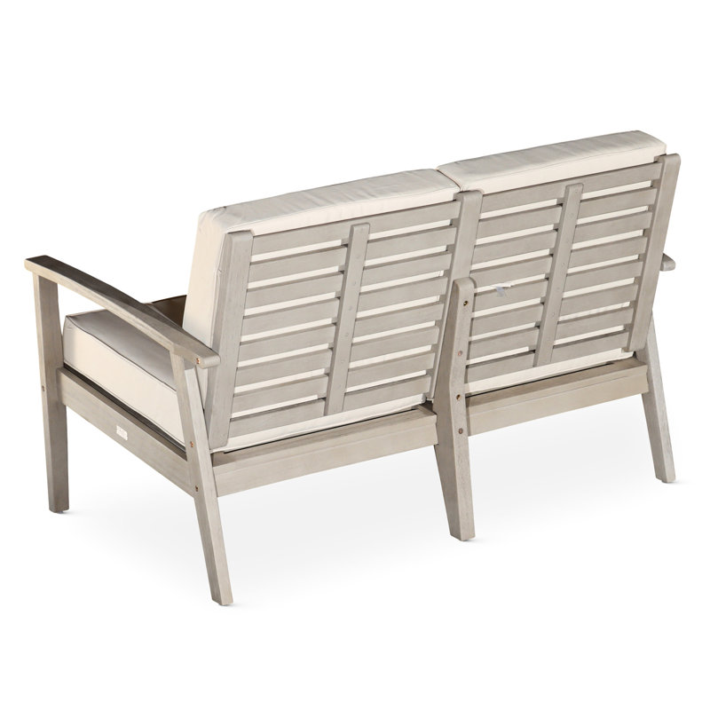 Élégant eucalyptus en bois flotté gris avec coussins de siège bleu marine confortables pour les coussins de patio, espace de style