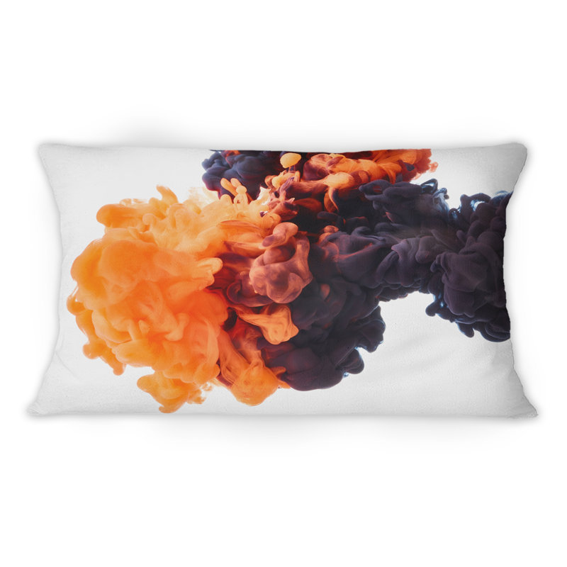 Coussin décoratif orange et noir Dancing Ink Clouds 12 po x 20 po