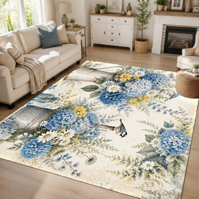 Tapis de sol fin, lavable et facile d'entretien, avec un motif floral vintage d'hortensias et de marguerites bleu vif et un style champêtre artistique. Lavable et antidérapant, il est idéal pour décorer le salon, la chambre à coucher, la cuisine ou le couloir.