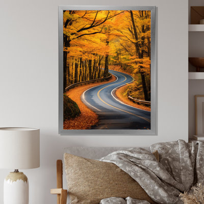 Passerelle, route d'automne dans la forêt I