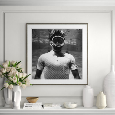 GQ Magazine, «Man Underwater», photographie encadrée