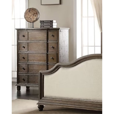 Commode au fini chêne vieilli