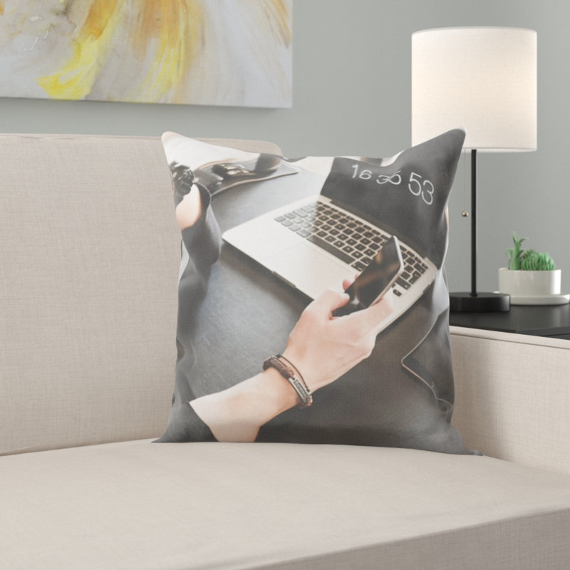 Coussin décoratif à accoudoirs