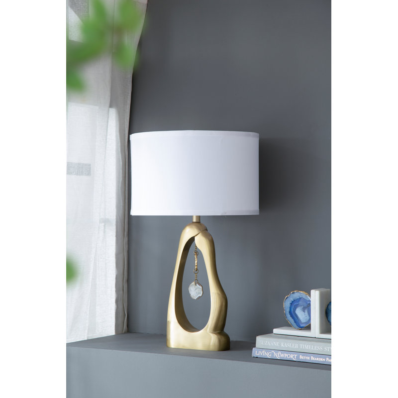 Lampe de table en forme de géode dorée D16 x 27,5 po avec abat-jour tambour blanc