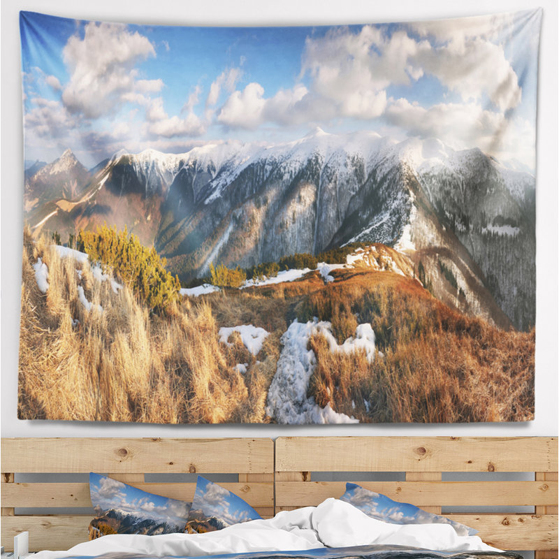 Paysage, montagnes avec soleil à la tapisserie de la vallée de Vratna, H 78 po x l 92 po