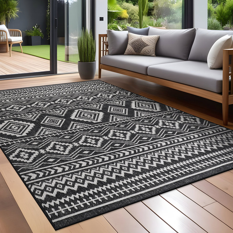 Waikiki Indoor / Outdoor Rug, Black/Ivory, Rectangle 8' x 10'