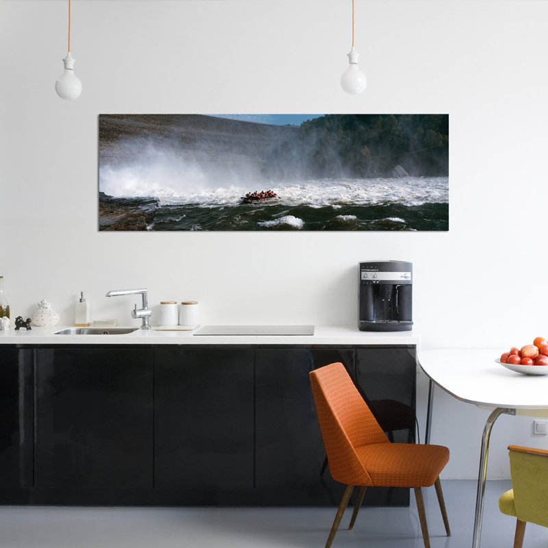 « group of people rafting », reproduction de photo sur toile, H 20 po x l 60 po x P 1,5 po, Toile tendue