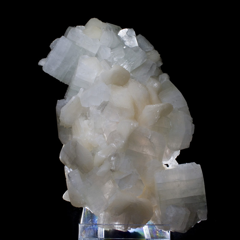 Assiette translucide d'apophyllite verte tendre et de stilbite blanche