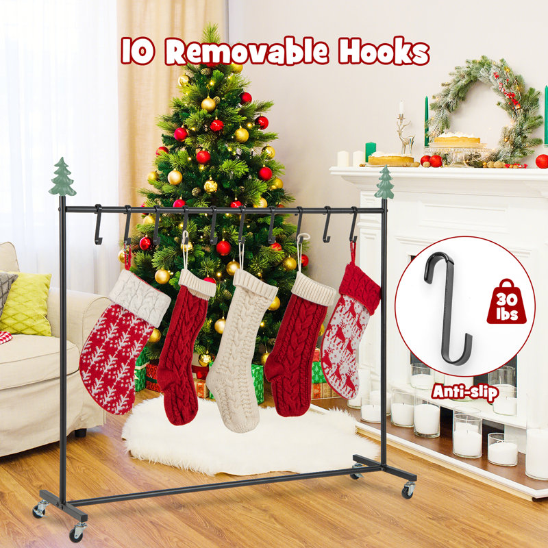 Porte-chaussette de Noël à 10 crochets The Holiday Aisle® sur roulettes avec 6 arbres de Noël amovibles