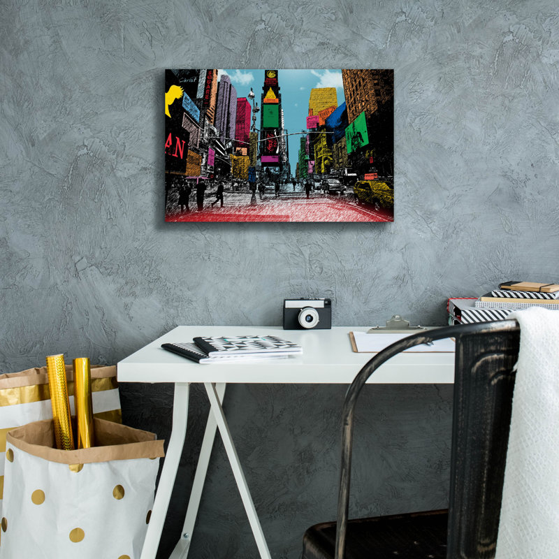 "Times Square" par Mark Ashkenazi, H 12 po x l 18 po x P 0,75 po