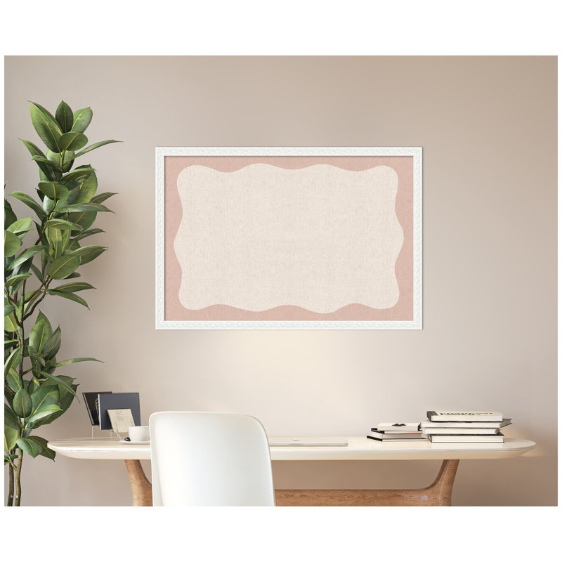 Tableau d'affichage en lin encadré en tissu, H 26 po x l 38 po x P 1 po, Blanc Bethany, Rose / beige