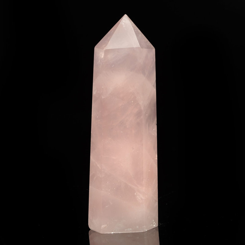 Élégant obélisque de quartz rose du Brésil