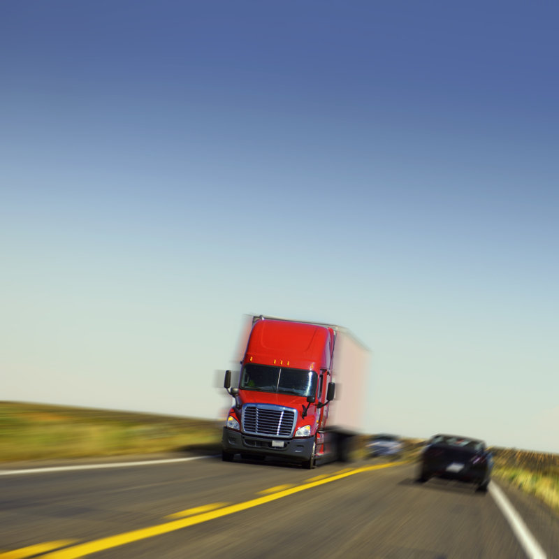 Camion sur autoroute par Lisa-Blue, H 12 po x l 12 po