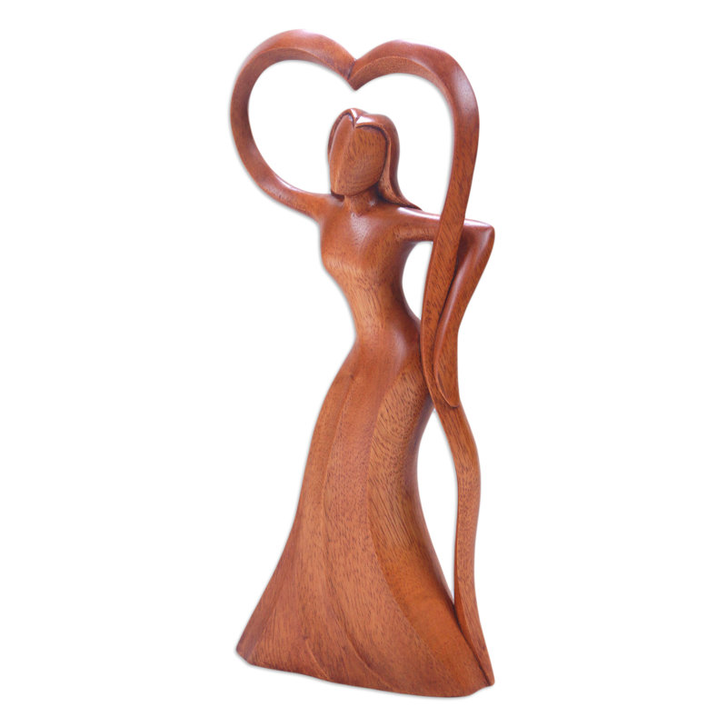 Statuette en bois fabriquée à la main