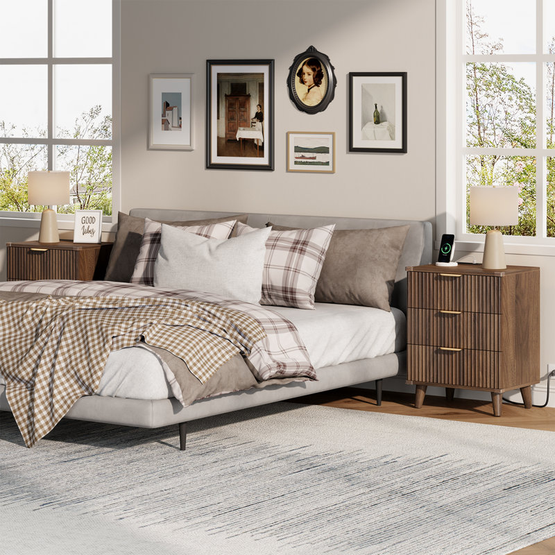 1 Pc Wood Nightstand With Charging Station,Modern Side Table With 3 Drawers, Bedside End Table With 2 USB Ports And 2 AC Outlets, Night Stand For Bedroom, Small Dresser For Small Spaces