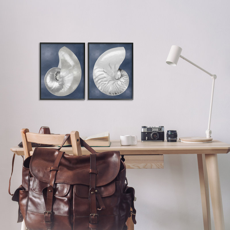 Nautilus, ensemble de 2 giclées sur spirale sur fond bleu, design par Caroline Kelly, H 14 po x l 22 po