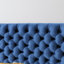 Tête de lit pour grand lit en velours bleu marine, aspect contemporain, revêtement en losange à boutons, tête de lit en velours réglable et charmante, ajustable pour le lit, coutures, attrait moderne pour la chambre à coucher-485496652