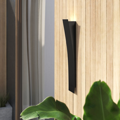 Essex Street Aluminum LED Wall Light