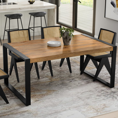 Table de salle à manger en bois de manguier massif l 66 po McKenzie, style industriel moderne avec pieds en métal, 4 sièges