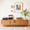 Un meuble télé unique et minimaliste de style bois
