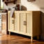 Buffet décoratif en rotin avec 4 portes, tablettes réglables pour un rangement polyvalent dans la cuisine et le salon, console console