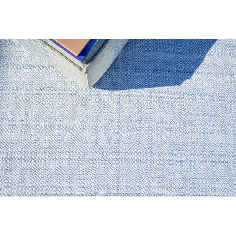 Echo Geometric Area Rug in Light Blue, Rectangle 2' x 3'