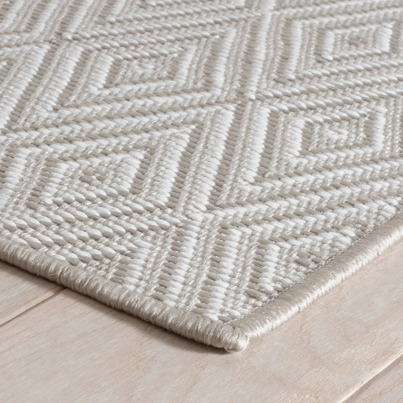 Diamond Handwoven Indoor/Outdoor Rug, Runner 2'6" x 12', Platinum/White