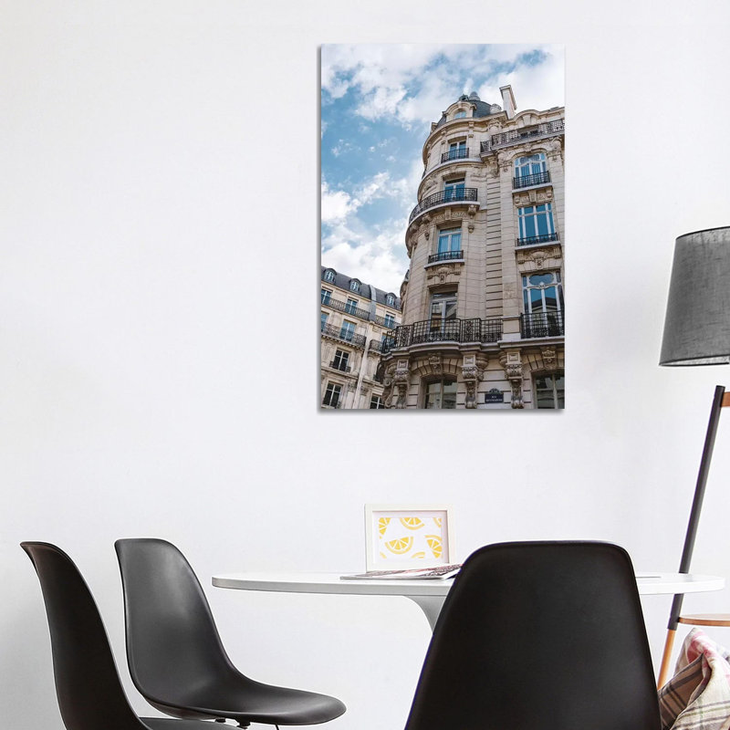 «Paris Architecture VI» par Bethany Young, reproduction de photo sur toile tendue, H 40 po x l 26 po x P 1,5 po
