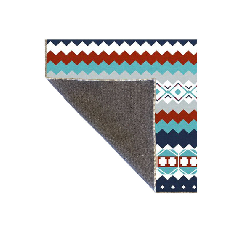 Tapis décoratif géométrique triangulaire bleu clair moderne, Tapis de couloir 3 pi 3 po x 6 pi 7 po inclus