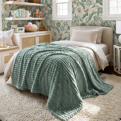 280gsm Bedsure Christmas Blanket with Striped Cute Plush Throw GentleSoft™️90% Flannel Fuzzy Warm Home Decor Winter Gift  