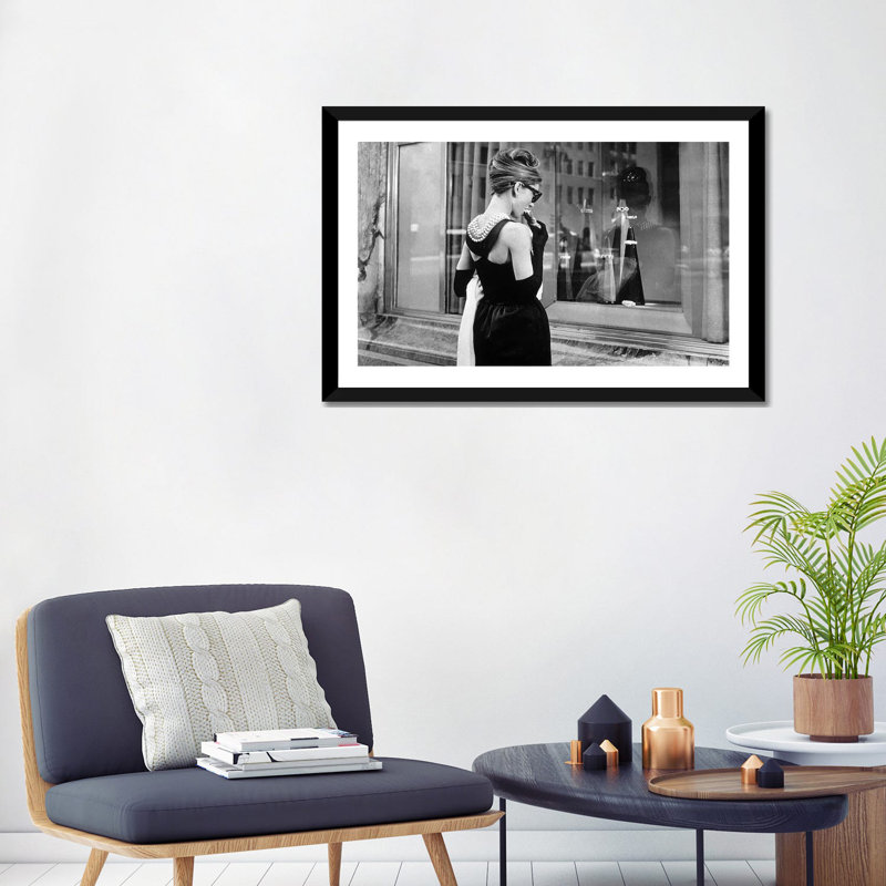Diamants sur canape déjeuner chez Tiffany's De BlakeEdwards avec Audrey Hepburn, 1960 - reproduction de photo, Blanc