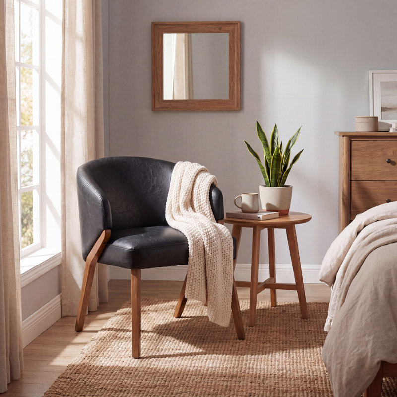 Chaise rembourrée avec pieds en bois, Similicuir noir